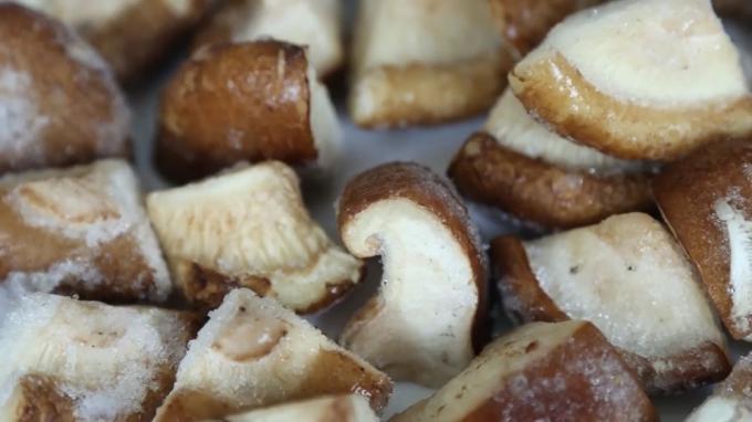 Sinocharm Harga Grosir Premium Jamur Beku Berkualitas Tinggi 1/4 Potong IQF Shiitake Beku dengan BRC a Dari China 1